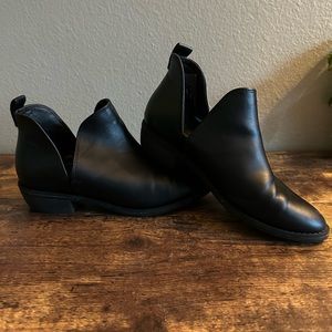 Black ankle shoes/boots